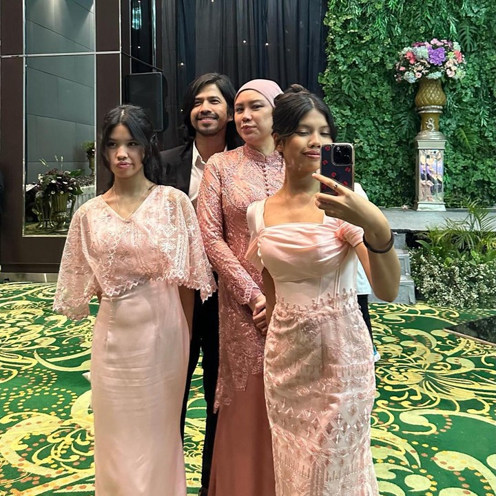 <p>Vokalis grup musik The Dance Company itu juga memiliki anak bungsu yang bernama Sabine Wahab yang sudah memasuki usia remaja. (Foto: Instagram @ariyowahab)</p>
