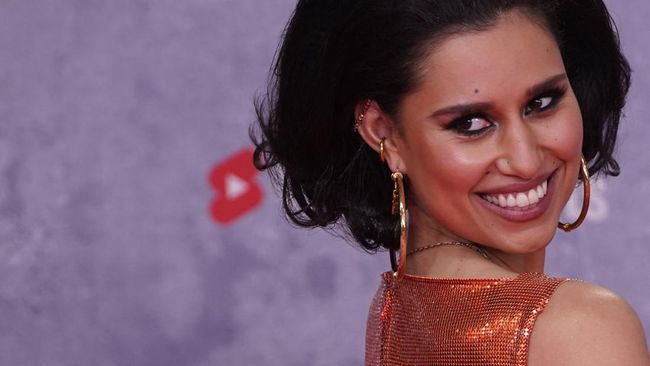 Berikut daftar lengkap nominasi BRIT Awards 2024 yang didominasi RAYE dengan tujuh nominasi.