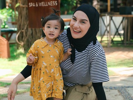 7 Potret Gemas Amala Puti Sabai Anak Irish Bella, Dipuji Semakin Mirip Sang Bunda