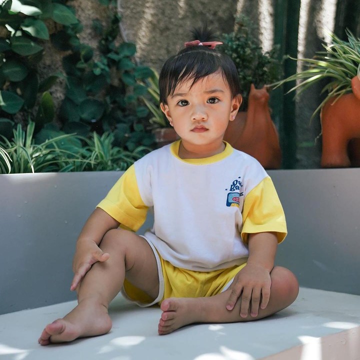 <p>"<em>MasyaAllah</em> <em>Tabarakallah</em>. Gadis kecilku sudah bisa jadi model dong," katanya seraya menyisipkan emotikon hati. (Foto: Instagram: @_irishbella_)</p>