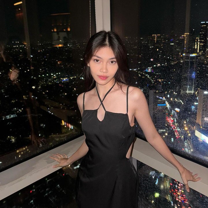 <p>Sasi juga tumbuh sebagai anak yang berprestasi. Tak ikuti jejak kedua orang tua di dunia hiburan, ia justru memilih untuk fokus mengembangkan minat dan bakatnya. (Foto: Instagram @sasiasmara) <br /><br /><br /></p>