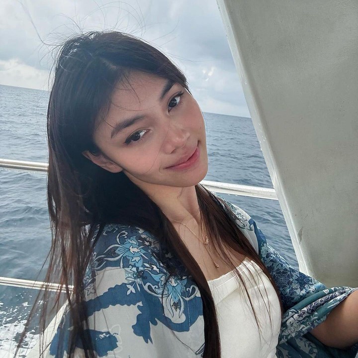<p>Anjasmara dan Dian Nitami dikarunia anak-anak yang berbakat, Bunda. Salah satunya si sulung Sasikirana Zahrani Asmara. (Foto: Instagram @sasiasmara) <br /><br /><br /></p>