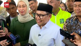 VIDEO: Iriana Salam 2 Jari dari Mobil Presiden, Cak Imin: Memalukan