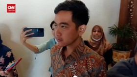 VIDEO: Gibran soal Iriana Salam 2 Jari Saat Kunker Salatiga: Hal Biasa