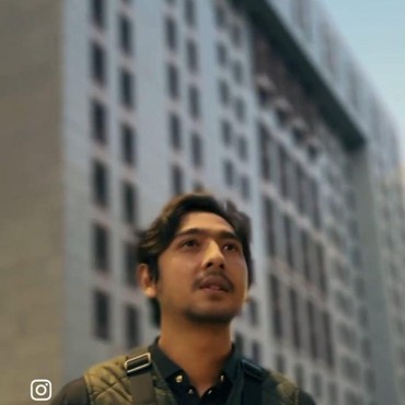 Wajah Baru Arya Saloka dengan Rambut Gondrong & Brewok Lebat Bikin Pangling