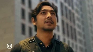 img-title Wajah Baru Arya Saloka dengan Rambut Gondrong & Brewok Lebat Bikin Pangling