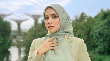 img-title Brand Lokal Buttonscarves Hadirkan Series Eksklusif, Hanya di Shopee Mall!