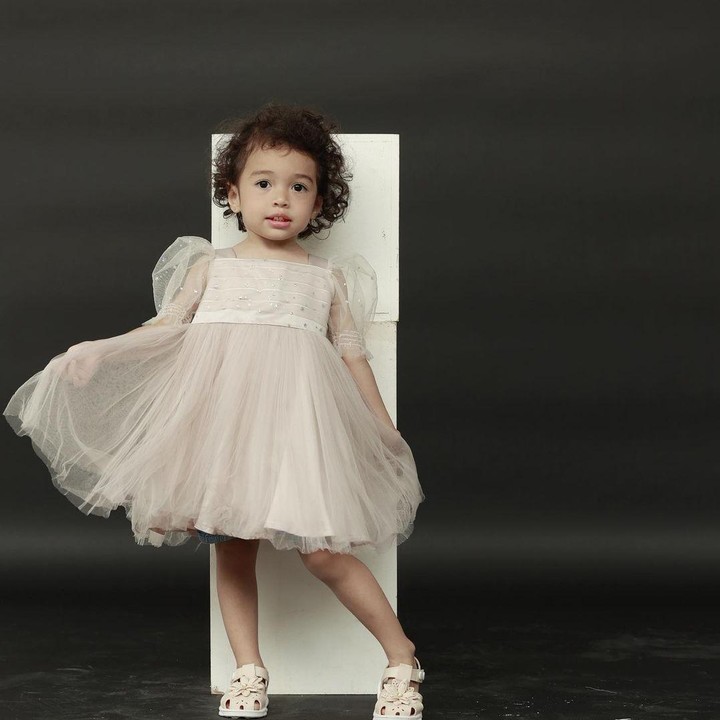 <p>Rianti melahirkan seorang putri cantik pada 25 Juli 2020. Gadis cantik yang kini berusia 3 tahun itu pun diberi nama Cara Rose Kanaya Nainggolan. (Foto: Instagram: @riantic)</p>