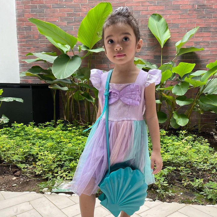 <p>Tak hanya itu, terlihat dari beberapa unggahan, Cara Rose merupakan gadis yang sangat menyukai putri duyung. Hal ini terlihat dari tema perayaan ulang tahun hingga pakaian dan aksesoris yang dikenakan setiap hari. (Foto: Instagram: @riantic)</p>