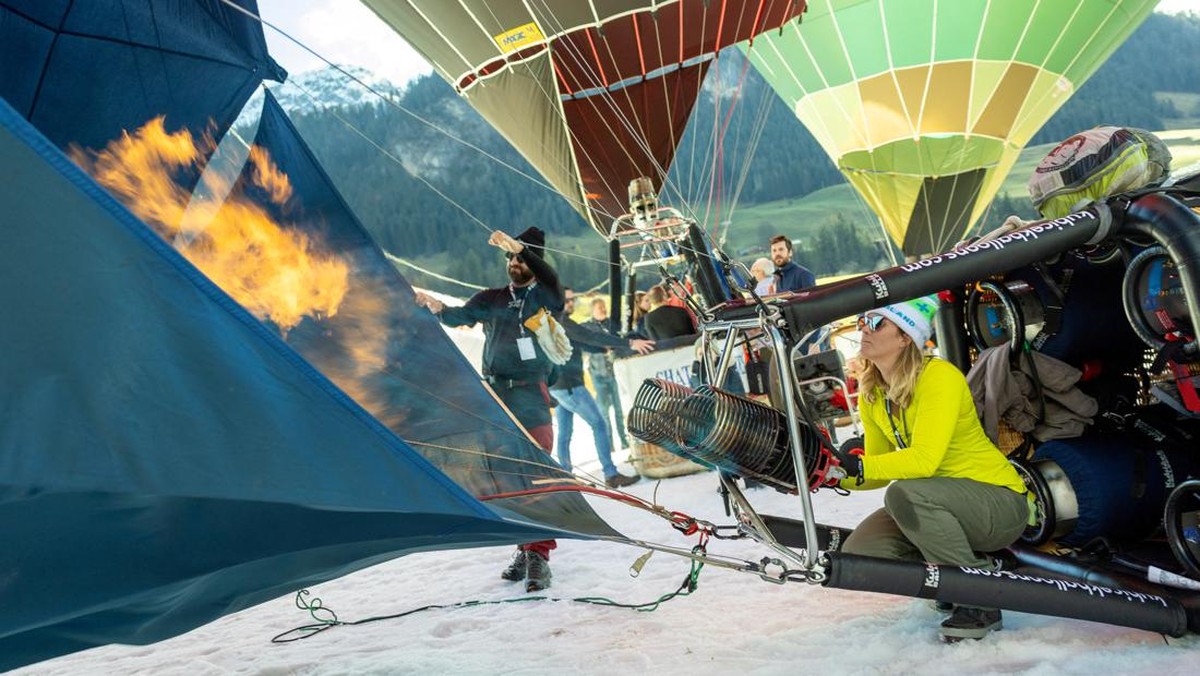 FOTO: Warna-warni Balon Udara Hiasi Pegunungan Alpen Swiss