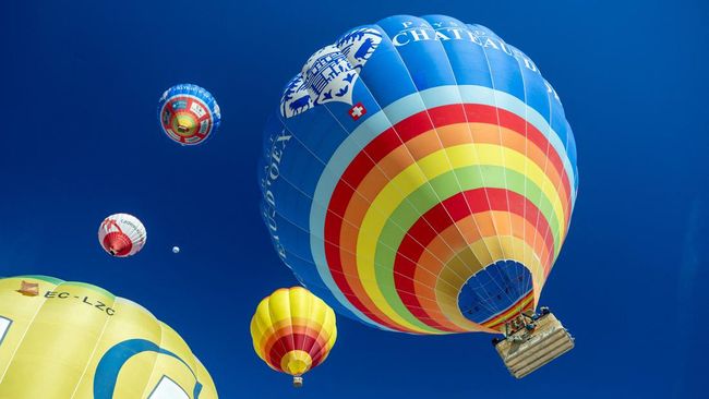 Kenapa balon udara bisa terbang atau terangkat ke udara? Balon udara bisa terbang karena memanfaatkan prinsip fisika sederhana dari udara.