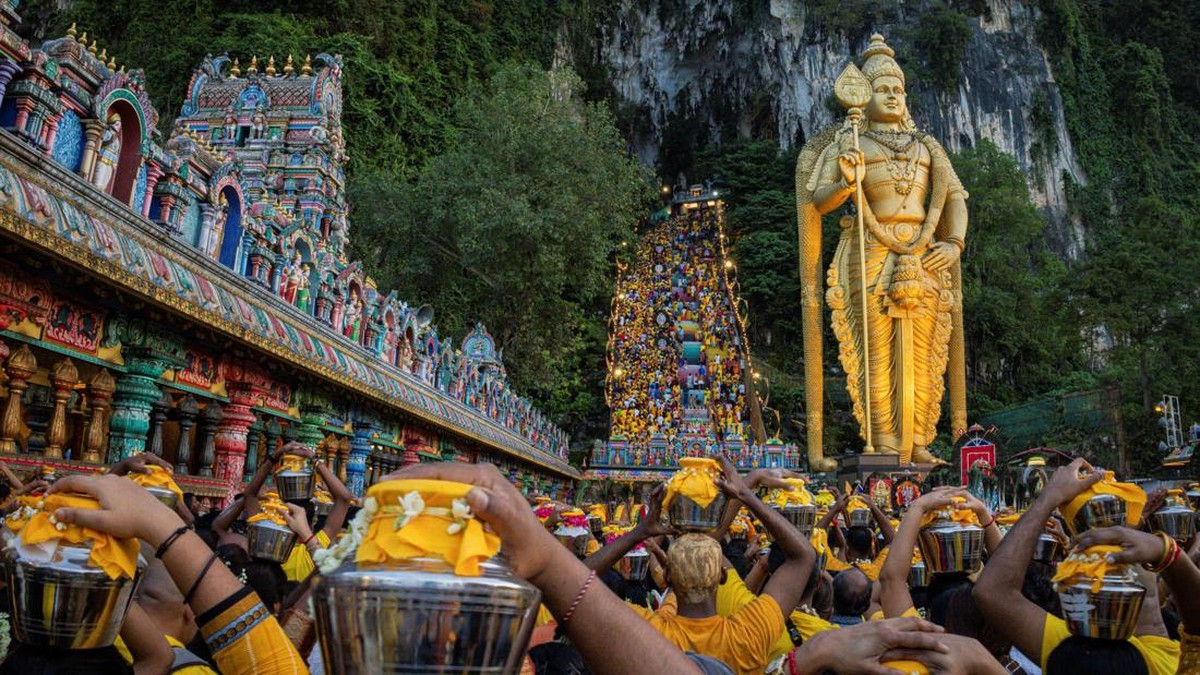 FOTO: Ribuan Umat Hindu Malaysia Rayakan Festival Thaipusam