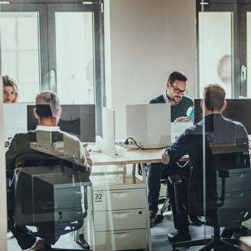 Puluhan Karyawan Bank Dipecat Gegara Pura-Pura Kerja Pakai Keyboard Palsu, Duh!