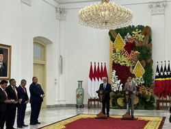 Jokowi Puji Timor Leste Andalkan BUMN RI Bangun Jalan-Bandara