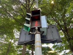 Lampu Penyeberangan Unik di Alun-alun Bandung yang Tak Berfungsi Optimal