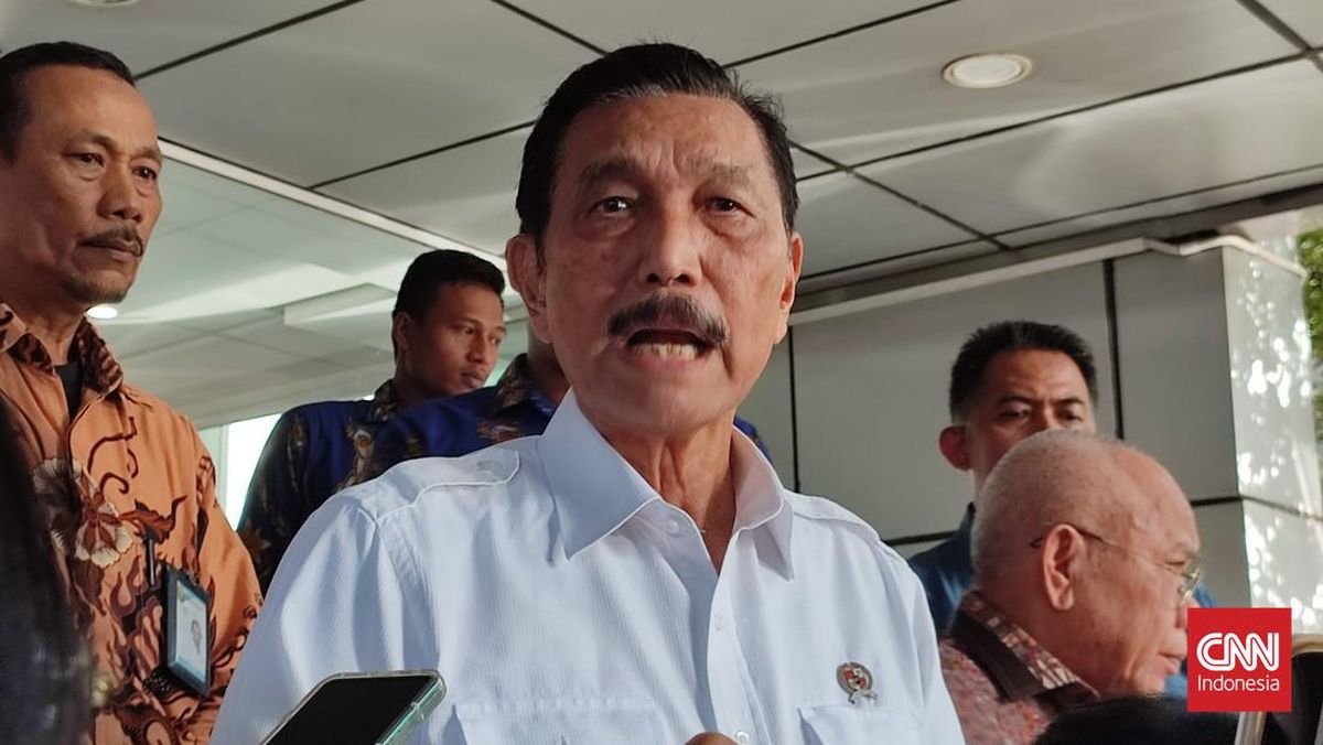 Luhut Pandjaitan Urges Public to Wait Before Criticizing Free Nutritious Meals Program