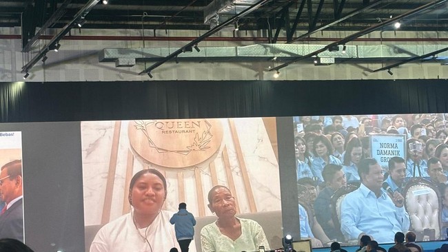Capres Prabowo Subianto berbincang kembali dengan Wilfrida seorang TKI di Malaysia yang pernah ia dampingi hingga selamat dari hukuman mati.