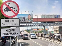 Pemotor Bandel Masih Melintas di Jembatan Mayangkara dari Arah Surabaya