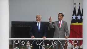 PM Timor Leste Xanana Gusmao Temui Jokowi dan Cium Tangan Menlu Retno