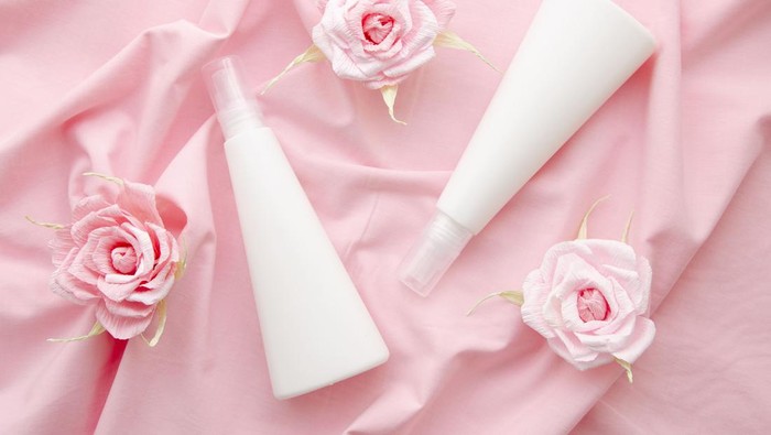 6 Rekomendasi Skincare dengan Kandungan Air Mawar yang Kaya Manfaat