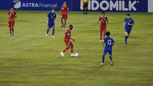 Ketua Umum PSSI Erick Thohir menilai rumput Stadion Utama Gelora Bung Karno kurang sehat saat laga uji coba Timnas Indonesia U-20 versus Thailand.