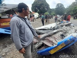Kesaksian Tahyudin Saat Angkotnya Penyek Dihantam Truk Tangki di Sumedang