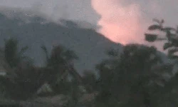 Heboh Video Kilatan Cahaya di Atas Gunung Galunggung