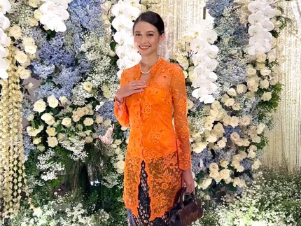 5 Potret Cantiknya Yuki Kato Pakai Kebaya Ibunda, Ramai Dikira Mau Lamaran