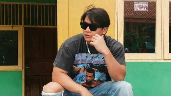 Cerita Billy Syahputra Ajak Pacar Bule Kunjungi Makam Olga
