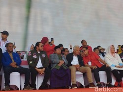 Ganjar Hadiri Hajatan Rakyat di Cirebon, Diiringi Lagu Ku Tak Bisa Slank