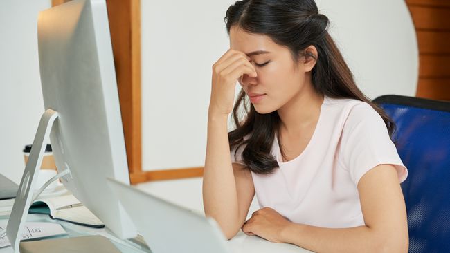 Hati-hati! Kenali Gejala Computer Vision Syndrome (CVS) Akibat Terlalu Lama Tatap Layar