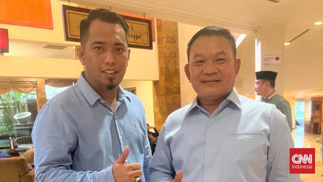 Mantan KSAD Jenderal (Purn) Dudung Abdurachman menjabat Ketua Dewan Pembina kelompok relawan Ndaru yang mendukung Prabowo-Gibran di Pilpres 2024.