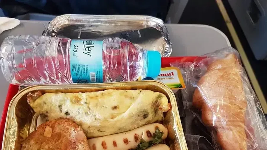 Makanan pesawat yang zonk