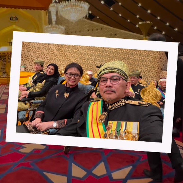 <p>Banyak netizen yang memuji gaya Menteri Retno ini, Bunda. Mereka pun mendoakan agar perempuan 61 tahun ini terus diberikan kesehatan. (Foto: Instagram: @retno_marsudi)</p>