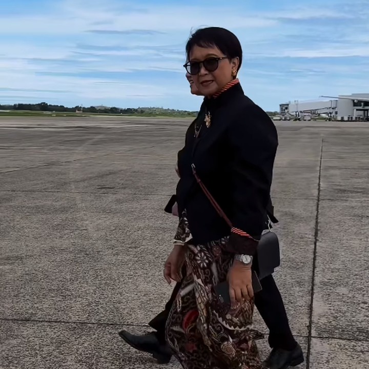<p>Pernikahan Pangeran Mateen dan Anisha Rosnah di Brunei Darussalam telah menggemparkan dunia, Bunda. Ada banyak tokoh ternama yang menghadiri pernikahan tersebut, termasuk Menteri Luar Negeri RI, Retno Marsudi. (Foto: Instagram: @retno_marsudi)</p>