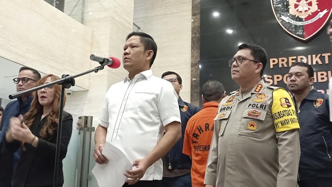 Bareskrim Polri menangkap satu tersangka berinisial PW di Bangkok dalam kasus investasi ilegal lewat aplikasi robot trading Viral Blast Global. 