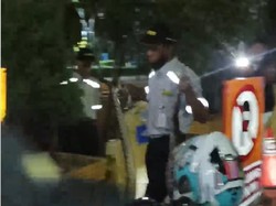 Petugas Parkir RS di Kemayoran Tangkap Ular Sanca, Leher Sempat Terlilit