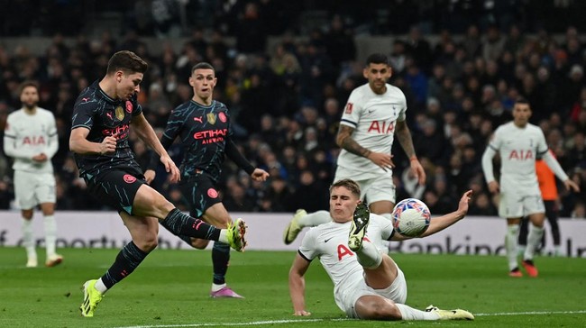 Spurs Bertekad Tekuk Man City, Jalan Arsenal Menuju Juara Terbentang