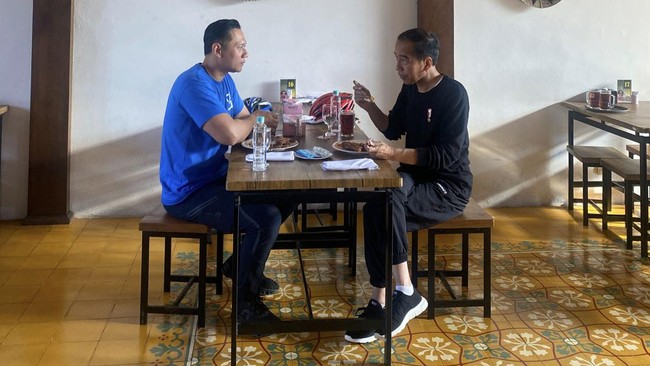 Presiden Joko Widodo buka suara soal isu Agus Harimurti Yudhoyono (AHY) dan Hadi Tjahjanto bakal dilantik jadi menteri.