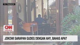 VIDEO: Jokowi Sarapan Gudeg dengan AHY