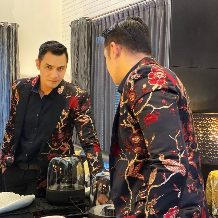 <p>Selama berkecimpung di dunia hiburan, Jonas juga telah berhasil membawa namanya berada di beberapa nominasi <em>awards,</em> seperti aktor pendamping paling ngetop hingga pemeran pendukung pria dalam drama series terfavorit. (Foto: Instagram@jonas.rivanno)</p>