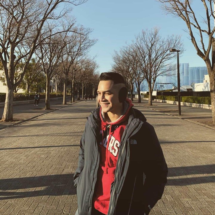 <p>Pemilik nama lengkap Jonas Rivanno Wattimena adalah aktor sekaligus model asal Tanah Air yang mengawali kariernya di dunia hiburan dengan mengikuti kompetisi <em>cover boy</em> pada 2007. (Foto: Instagram@jonas.rivanno)</p>