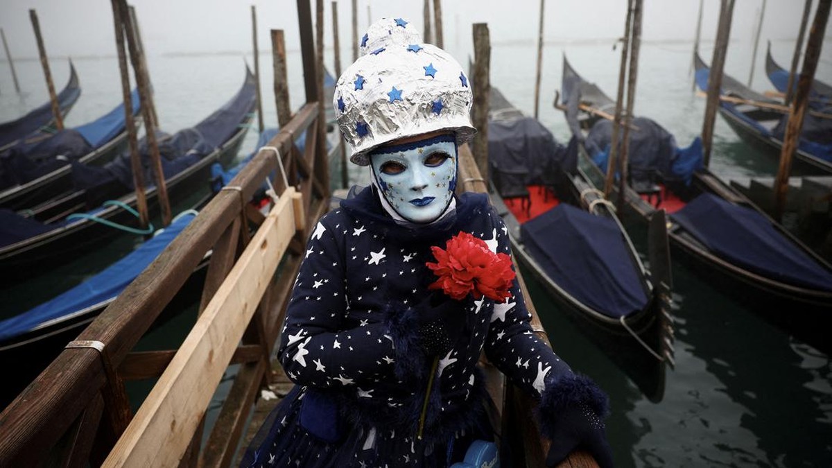 FOTO: Orang-orang Bertopeng Ramaikan Karnaval Tahunan Venesia