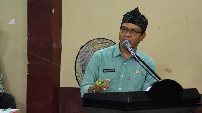 Bupati Bandung Dadang Supriatna mendukung langkah 11 kepala daerah yang mengajukan judicial review (uji materi) ke Mahkamah Konstitusi pada Jumat (26/1).