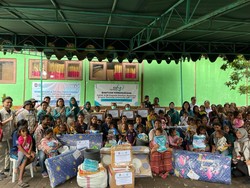 OASE KIM Salurkan Bantuan ke Pengungsi Erupsi Gunung Lewotobi di NTT