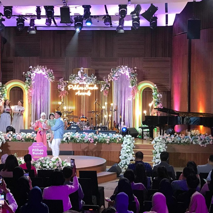 <p>Untuk kategori Air Mineral Pilihan Bunda Di Rumah dimenangkan oleh Le Minerale nih. Di Pilihan Bunda Awards sebelumnya, Le Minerale juga memenangkan penghargaan di kategori yang sama. (Foto: Agung Pambudhy/ Detik.com)</p>