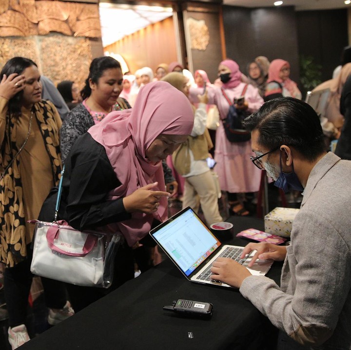 <p>Setidaknya terdapat lebih dari 350 peserta yang telah terdaftar untuk mengikuti acara Pilihan Bunda Awards 2023 ini. Ketika memasuki area acara, mereka terlihat sangat antusias, lho. (Foto: Agung Pambudhy)</p>