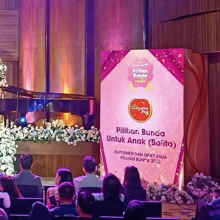 <p>Nah, nominasi terakhir pada kategori Pilihan Bunda untuk Anak adalah Suplemen dan Obat Pilihan Bunda untuk Si Kecil. Brand yang berhasil memenangkan kategori yang satu ini adalah Curcuma Plus. (Foto: HaiBunda / Annisa Karnesyia)</p>