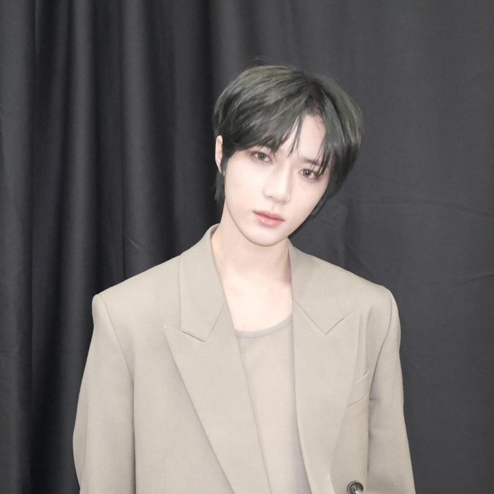 <p>Sosok Idol K-Pop dengan visual menawan yang pertama ada Beomgyu dari TXT, Bunda. Idol K-Pop kelahiran 2001 ini memiliki kulit putih yang mulus dan glowing. Sorot matanya pun lembut. (Foto: Instagram @bamgyuuuu)</p>