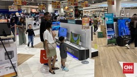 Warga Asal Maluku Boyong Mesin Cuci di Full Day Sale Transmart Cibubur